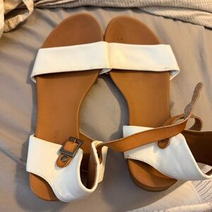 Zigi Soho White and Tan Sandals